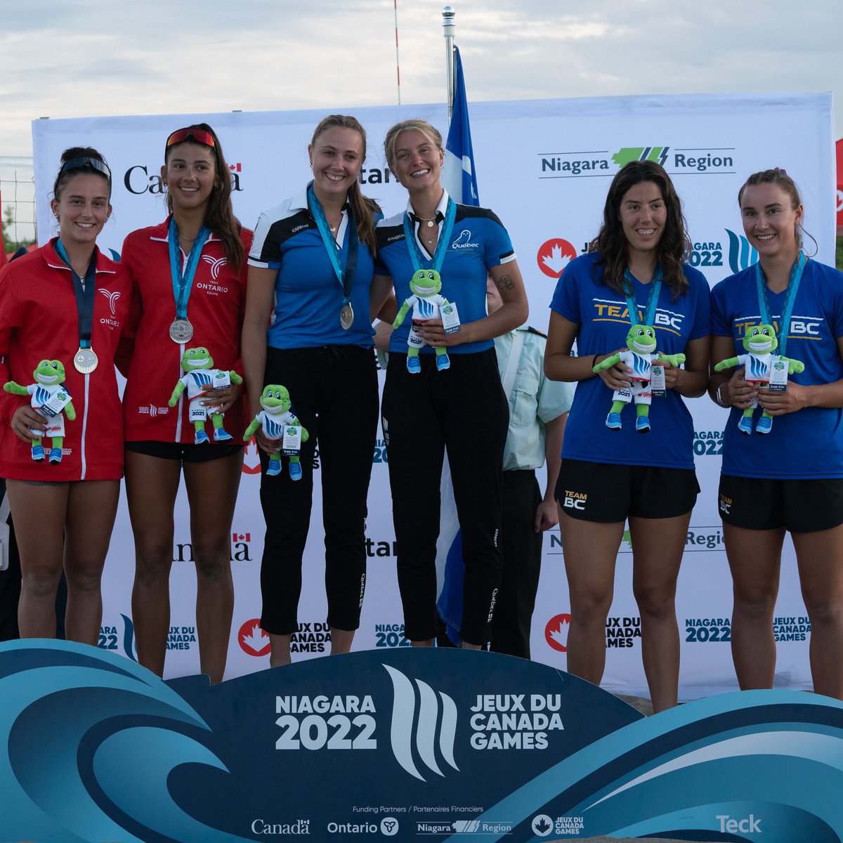 Wrapping up the first week of the <a href="/2022CanadaGames/">Niagara 2022 Canada Summer Games</a>, <a href="/EquipeduQuebec/">Équipe du Québec</a>'s Audrey Gauthier and Laura Côté-Collin and <a href="/GoTeamOntario/">Team Ontario</a>'s Steven Abrams and Jonny Pickett captured beach volleyball gold medals. 🥇

🔗: volleyball.ca/en/news/quebec…
📷: Derek Bottomley