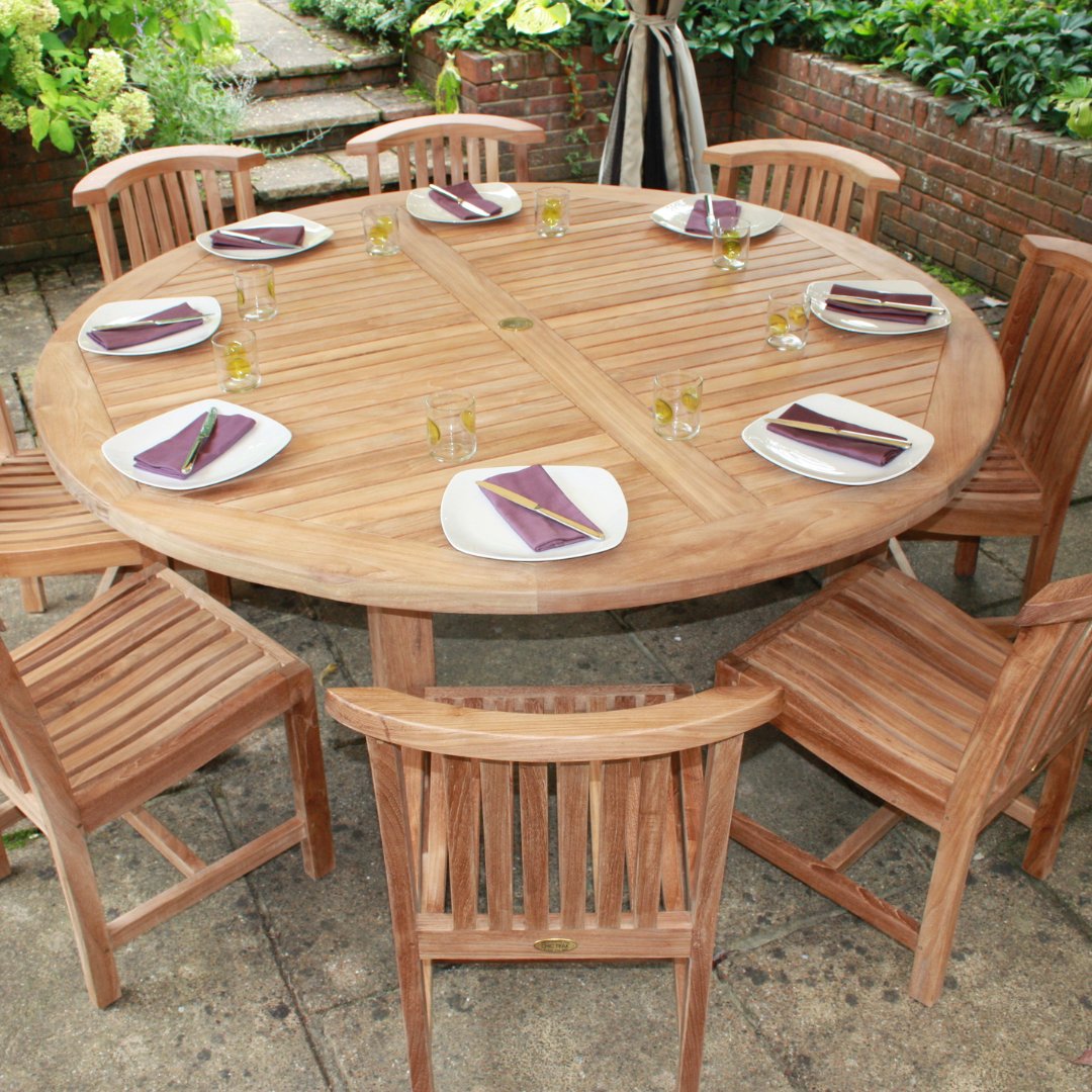 At Chic Teak all our teak tables and matching chairs are expertly crafted from 100 per cent grade-A heart-wood teak and are professionally kiln dried to handle whatever the British weather throws at them.

#teaktable #inspiration
#gardendesigner