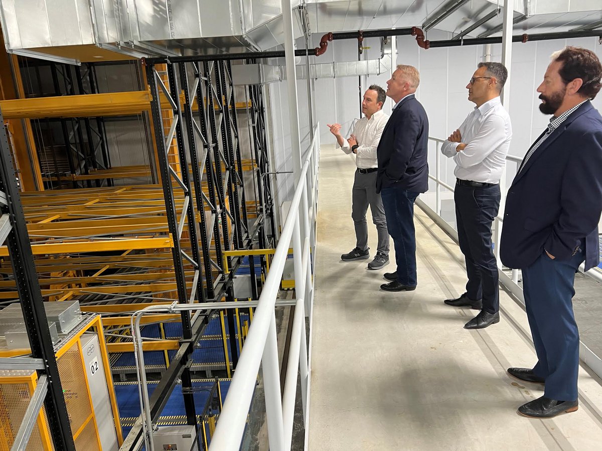 Saica_US's tweet photo. Great visit from @WarrenDavidson &amp;  Deputy District Director Ben Thaeler.

Gonzalo Aragües &amp; Akın Burak Önder gave the full production tour. The Congressman was appreciative of our investment in Ohio and our technology. As are we.

#PerformancePackaging #SustainablePackaging https://t.co/XkR4BTnimt