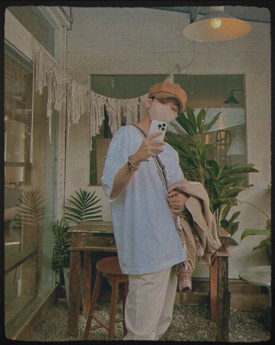 j0hncity's tweet photo. — with him 🤎 

 #CaratSelcaDay #SEVENTEEN #세븐틴 #Jeonghan @pledis_17 https://t.co/e0lEihyqd6