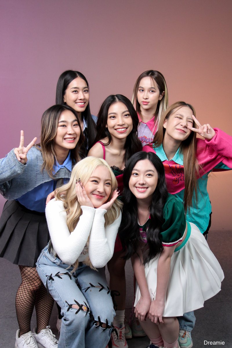 dreamiepc's tweet photo. น่ารักขึ้นทุกคนจริงๆ นะะะ 💕

#POPLIVExLessisMore4EVE #4EVE https://t.co/mZKHGerSpO