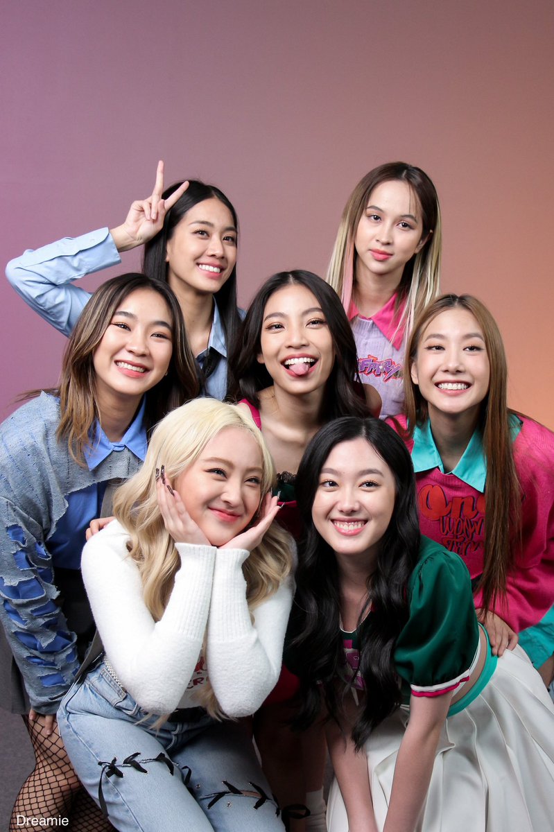 dreamiepc's tweet photo. น่ารักขึ้นทุกคนจริงๆ นะะะ 💕

#POPLIVExLessisMore4EVE #4EVE https://t.co/mZKHGerSpO