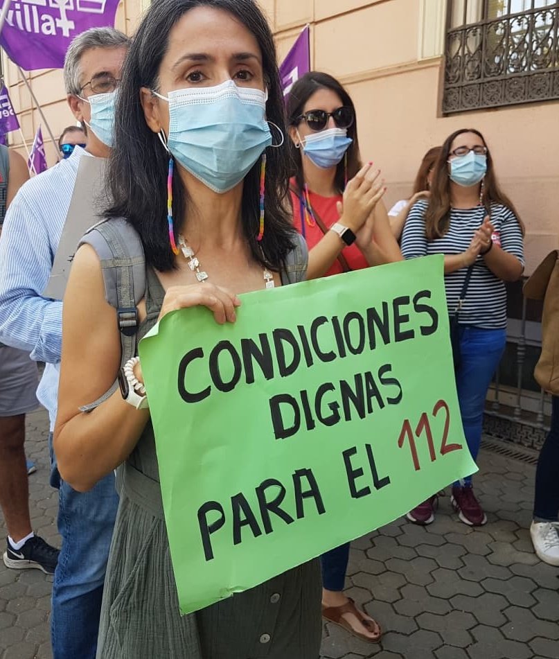 Trabajadora112's tweet photo. @UnionDeLuchas @112CyLenHuelga Queremos atender y ayudar a todo el mundo,pero el mundo no sabe q necesitamos ayuda #112And nos va la vida en ello, las empresas usureras d telemarketing nos está destrozando mientras que @JuanMa_Moreno y @AndaluciaJunta miran a otro lado.X el rescate dl serv publ #112Andalucía https://t.co/s5PJUWviZ7