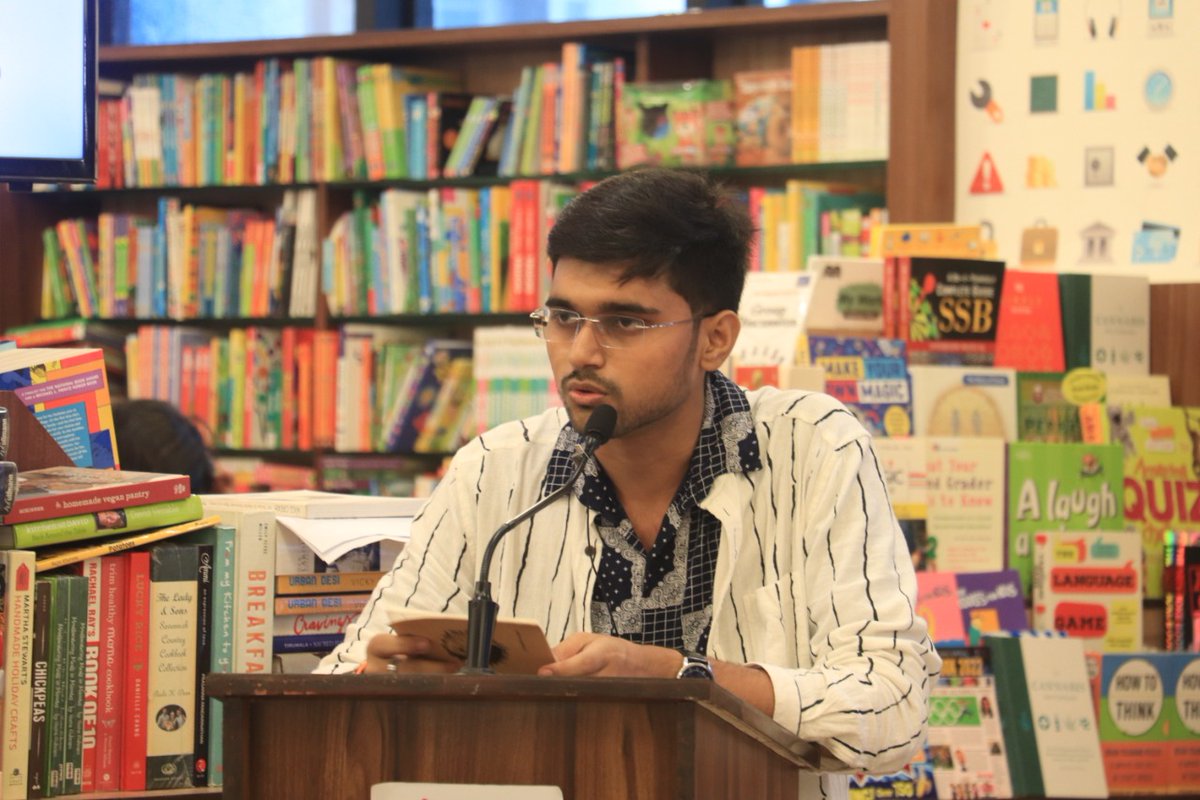 authoralien's tweet photo. Yesturday an extraordinary event organised by @litofest - @artofhindipoets at @titlewavesMUM was so exiciting.
Its an honour to perform there and even got to listen and met @swankhede_IRS, @anupjalota, and many big personalities.🇮🇳

📍Bandra(W), Mumbai #15aug https://t.co/sjV1N7dQ1D