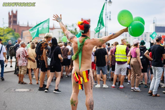 #vorsicht #kontrolle 💚 ich kann drauf verzichten 💝 #hanfparade https://t.co/oeHRyMo95I<a href="/tag/vorsicht"class="tags">#vorsicht</a><a href="/tag/kontrolle"class="tags">#kontrolle</a><a href="/tag/hanfparade"class="tags"><span>#hanfparade</span></a>