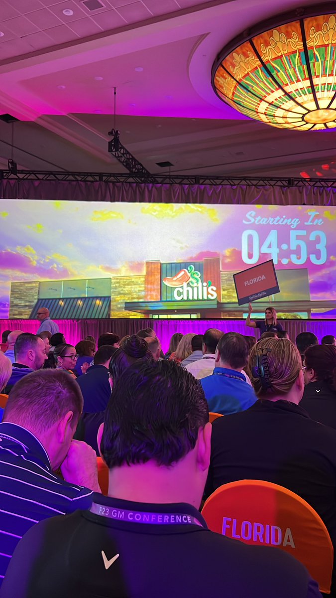 Vic_Chencho's tweet photo. Day 2 ay the Chilis GM conference!! #chilisrightnow #floridaregion https://t.co/TnNrFCifuu