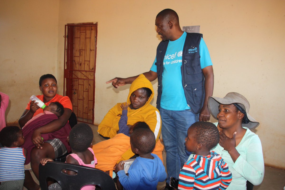 HletaNoni's tweet photo. Community mobilisers championing integrated #immunisation campaign by going door to door encouraging parents and guardians to bring their #children for essential #vaccination
#foreverychildhealth #vaccinationsavelives https://t.co/imrmfDlP6s