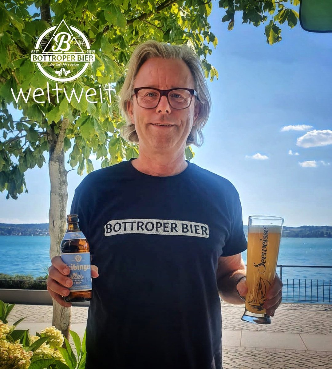BottroperBier's tweet photo. Der Brauer-Kollege, Werner Dinkelaker, sendet uns liebe Grüße vom Bodensee. Mit einem der schönsten Shirts zeigt er, dass er nicht nur sein hervorragendes Bier aus der Schönbuch Braumanufaktur in Böblingen, sondern auch Bottroper Bier ins Herz geschlossen hat. Vielen Dank. https://t.co/nPc388dG56