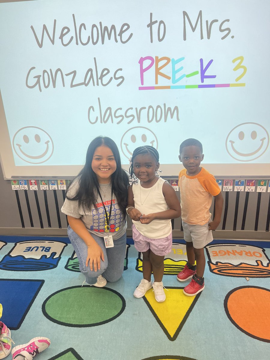 KishalanFord's tweet photo. My baby and her new Teacher Mrs. Gonzales at Meet the Teacher night!!  @SkyviewPreK https://t.co/wep3uK2C9x