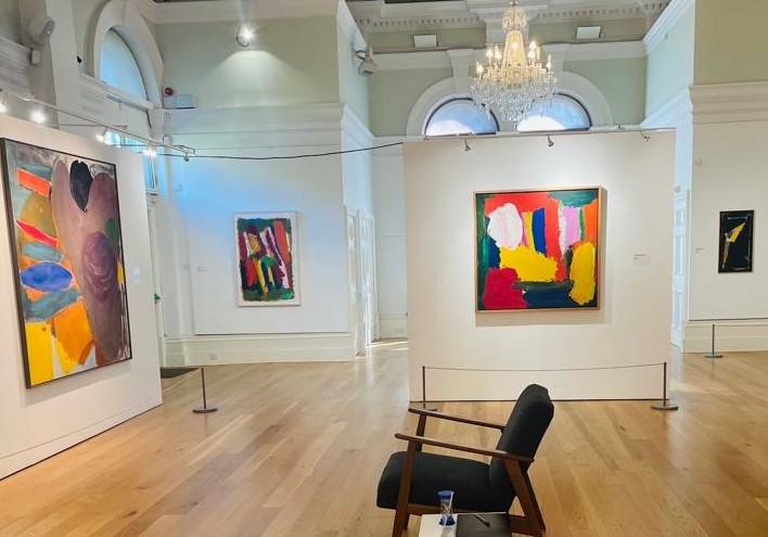 VisitHarrogate's tweet photo. This unique private collection of British abstract paintings is on display in the Mercer Art Gallery until 4th September. #AbstractArt #BritishArt #BritishArtists #MercerGallery #Harrogate https://t.co/7VYaHVrdtM