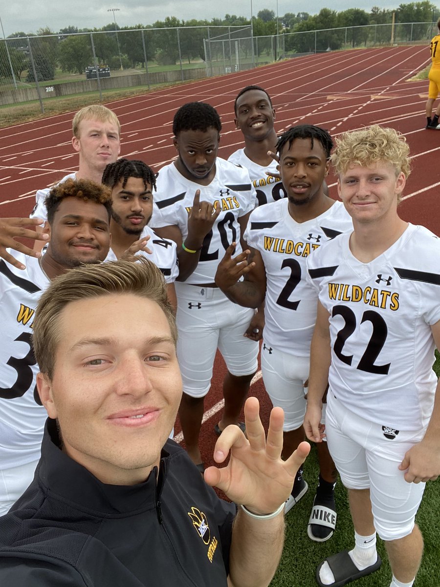 Picture day 📸 Excited for the season with these PLAYMAKERS! 🔥🐯🔥 #EverybodyEats  #ForThePaw