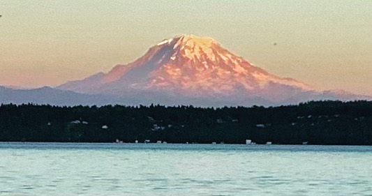 jacki_delecki's tweet photo. #seattleauthor Beautiful night in the Northwest!! #summer #mountrainier #amwriting https://t.co/iEr7z4NDju