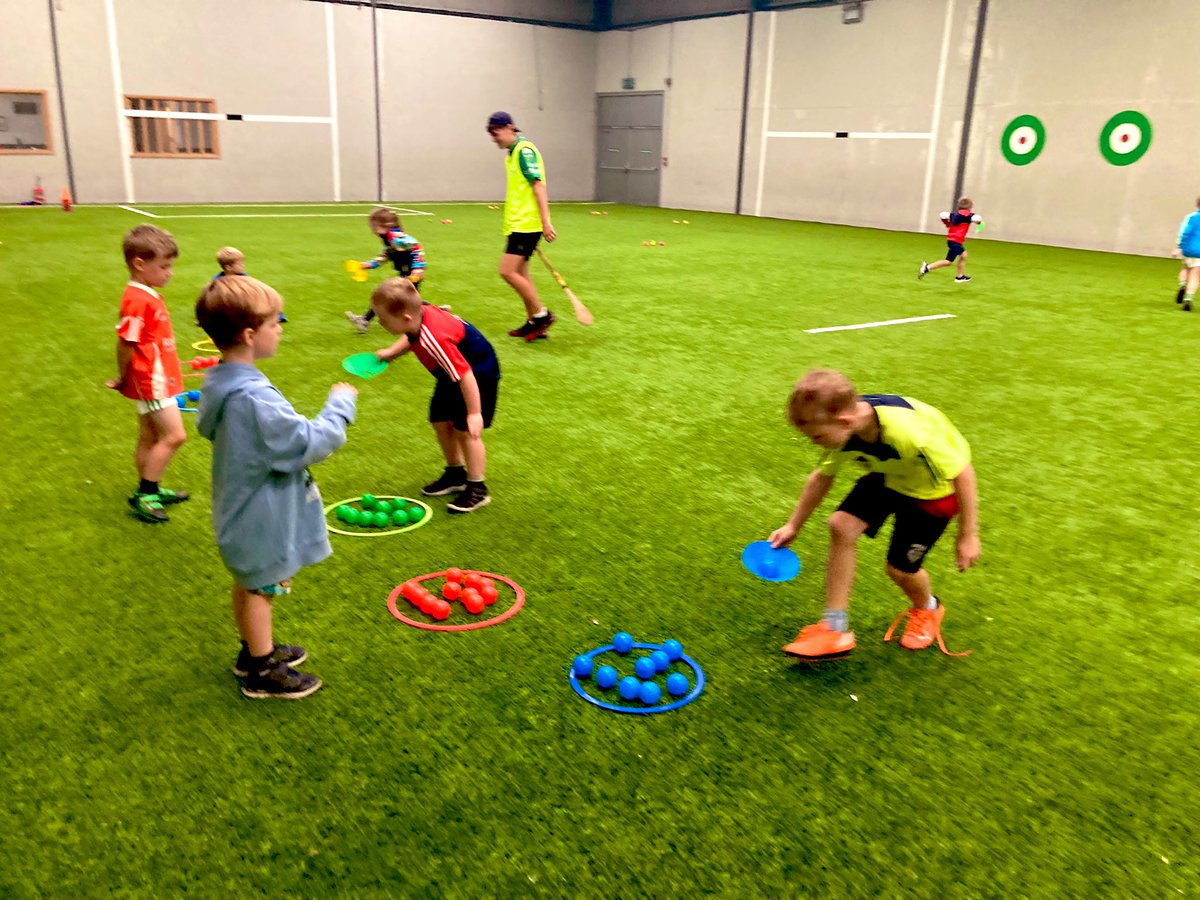 MonahanAl's tweet photo. Day 2 of the @KilmoreGAAWex summer camp and we literally had a ball. Great fun with the youngest group today utilising the great indoor facilities!!!! #parachute #pooperscoop #rainbowdash #monkeytails @nickwhelan4 @roosterali23 https://t.co/PC3ykzfvuu