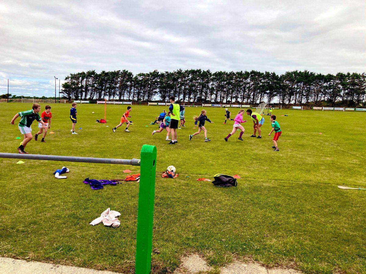 MonahanAl's tweet photo. Day 2 of the @KilmoreGAAWex summer camp and we literally had a ball. Great fun with the youngest group today utilising the great indoor facilities!!!! #parachute #pooperscoop #rainbowdash #monkeytails @nickwhelan4 @roosterali23 https://t.co/PC3ykzfvuu