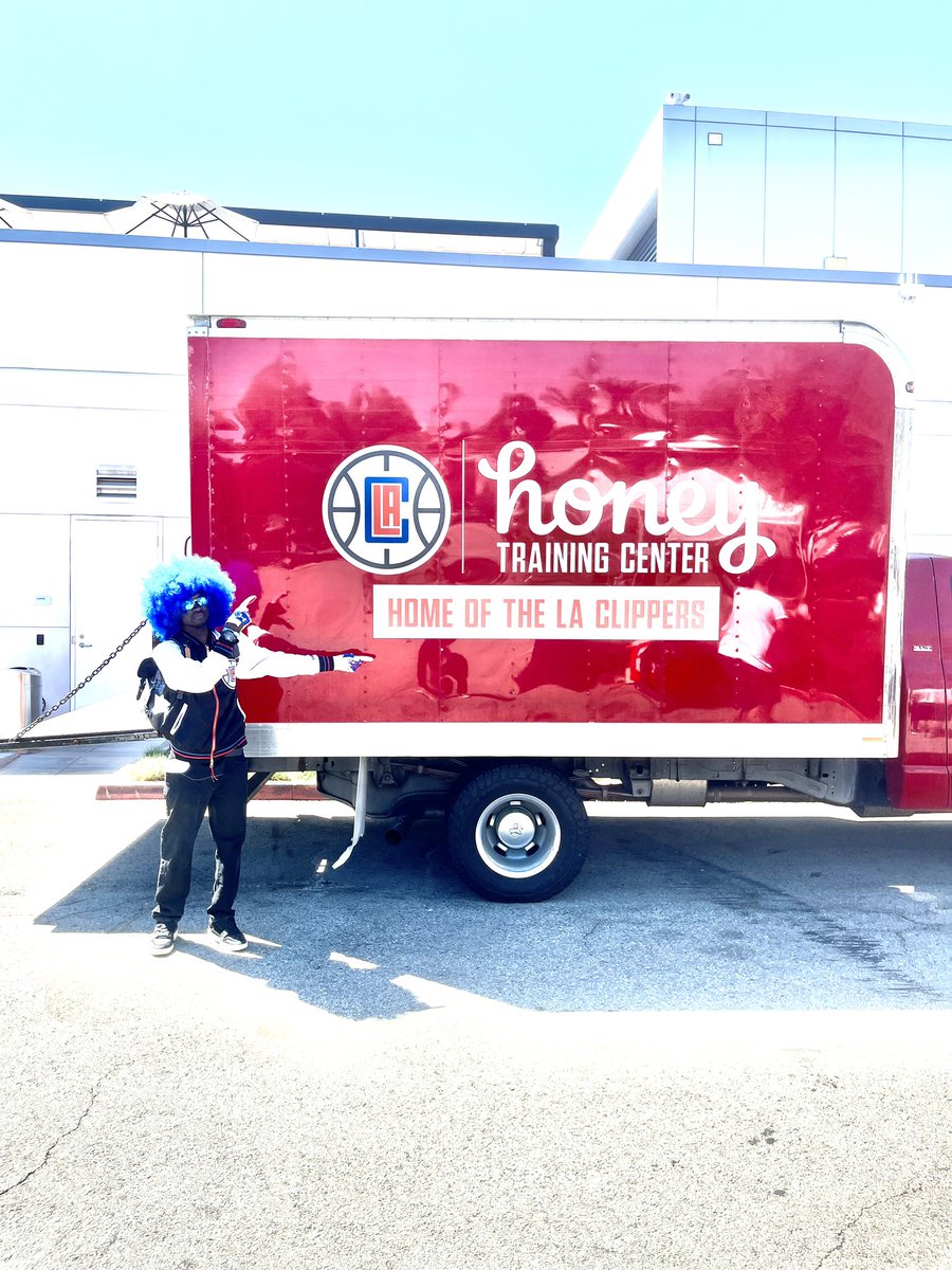 ClippersSoul's tweet photo. Clippers mvp event clippers training center clippersSoul always support the fans and the sales team #nbasuperfan @Steven_Ballmer @LAClippers #clippers #ClipperNation #clipperssoul @nba #steveballmer #nba @curtisdays #curtisdays #NBATwitter https://t.co/NXTjynPDEJ