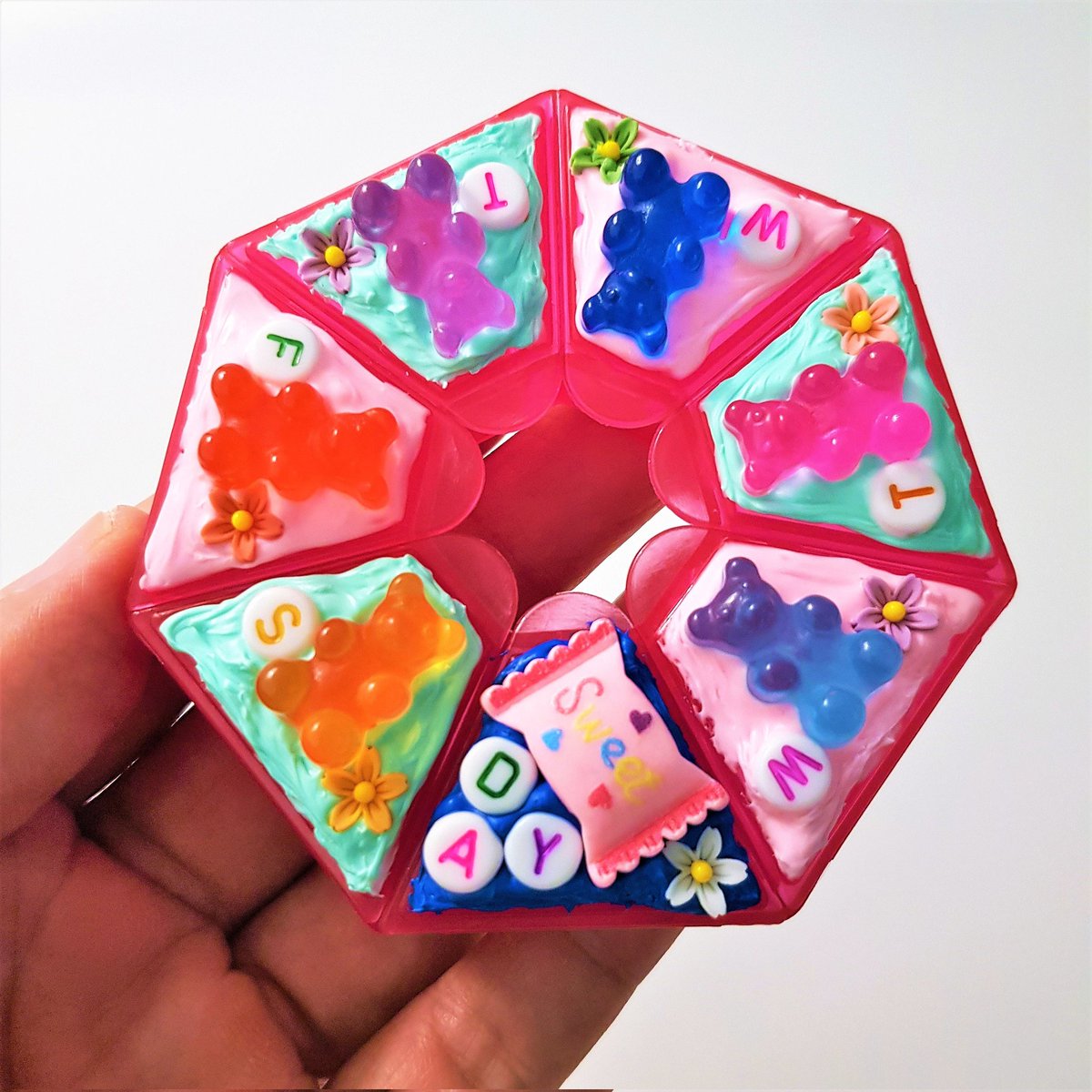 art_kcy's tweet photo. Excited to share the latest addition to my #etsy shop: Gummy Bears Weekly Pill Organizer Box Crafted Cute Pill Box Art For Your Medicine, Vitamins, Supplements #cutepillorganizer #cutepillorganiser #cutepillbox #cutepillcase #ukgirls #weeklypillorganize https://t.co/yi5fwd6yXi https://t.co/tjHQIaC9Ut