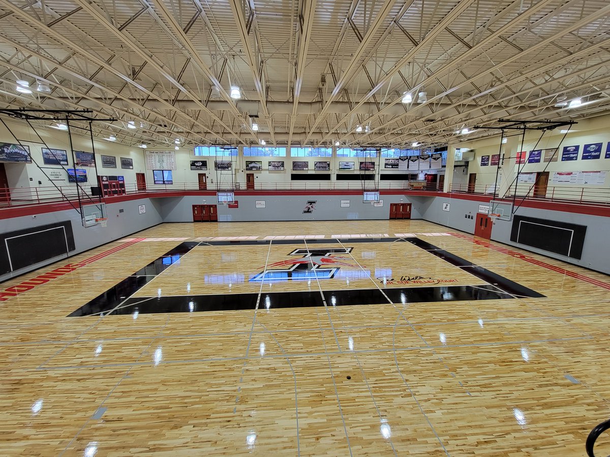 Brubeckr's tweet photo. The floor turned out...the photos do not do it justice. Excited for our SA's! @UIndyADEmerita @UIndyAthletics @UIndyVball @UIndyMBB @UIndyWBB https://t.co/zgZpGdSz3H