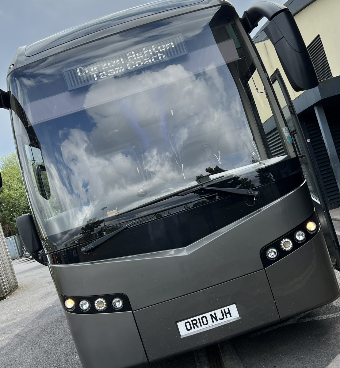 McCurzon123's tweet photo. @CurzonAshton @CurzonJuniors @CurzonAshtonWFC @CurzonAshtonCF @adamlakeland @alexbrown8by8 @selkss @SalkeldWayne Curzon Ashton away day v @khfcofficial new partnership with @OCoaches season 2022/23 #quality #standards #firstclasstravel https://t.co/R4SeQD6VtV