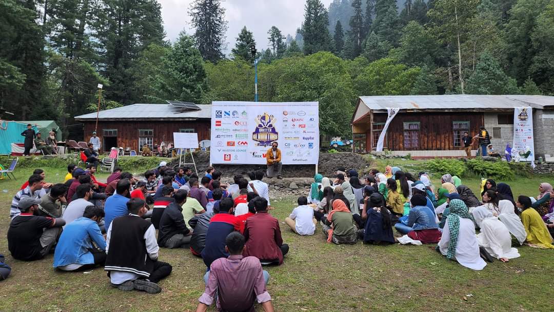 MillionSmilesPK's tweet photo. Endless "Possibilities" with a Million Smiles !!
Forest, Fire & Fun... The "Wall-Less" class rooms with @QaiserAbbas at the Leadership Bootcamp - Trek Venture 2.0 by #MillionSmiles.
The "Gladiators of Leadership" roared with a Million Smiles for All !!
#ExperiantialLearning https://t.co/BoGHZvk6yd