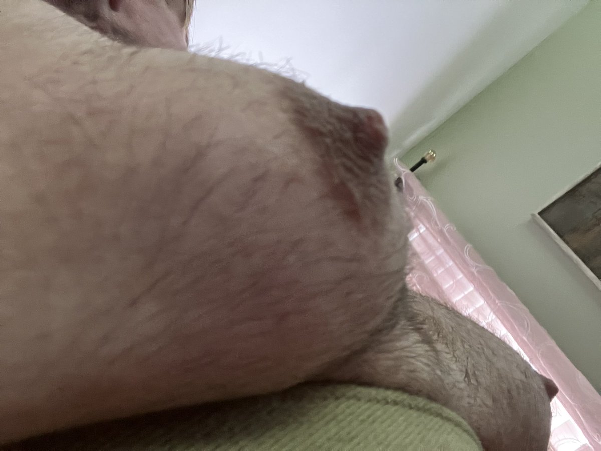 BustyBearBenni's tweet photo. High beams on. #malebreasts #moobs #manboobs https://t.co/IP8yiwDsUn