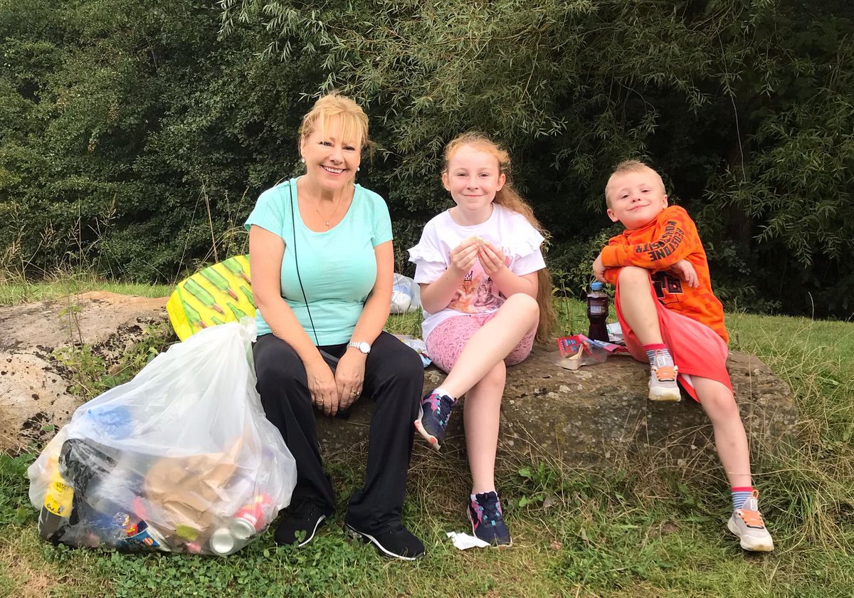 Green Party #FestivalGardens candidate Maria Coughlan bags some young helpers during today’s big clean up