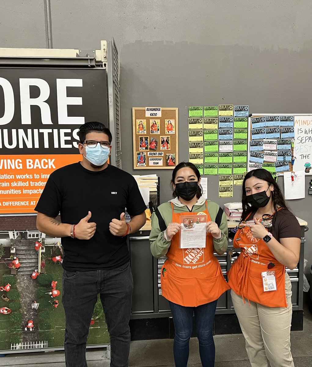 congratulating cashier Christy H. on her first homer award 🥳 extremely well-deserved! she has only been with us a month or so and she amazes me every day with her high engagement levels, friendliness &amp; accuracy, and overall great customer service!🧡 #homeraward #GET #orangelife