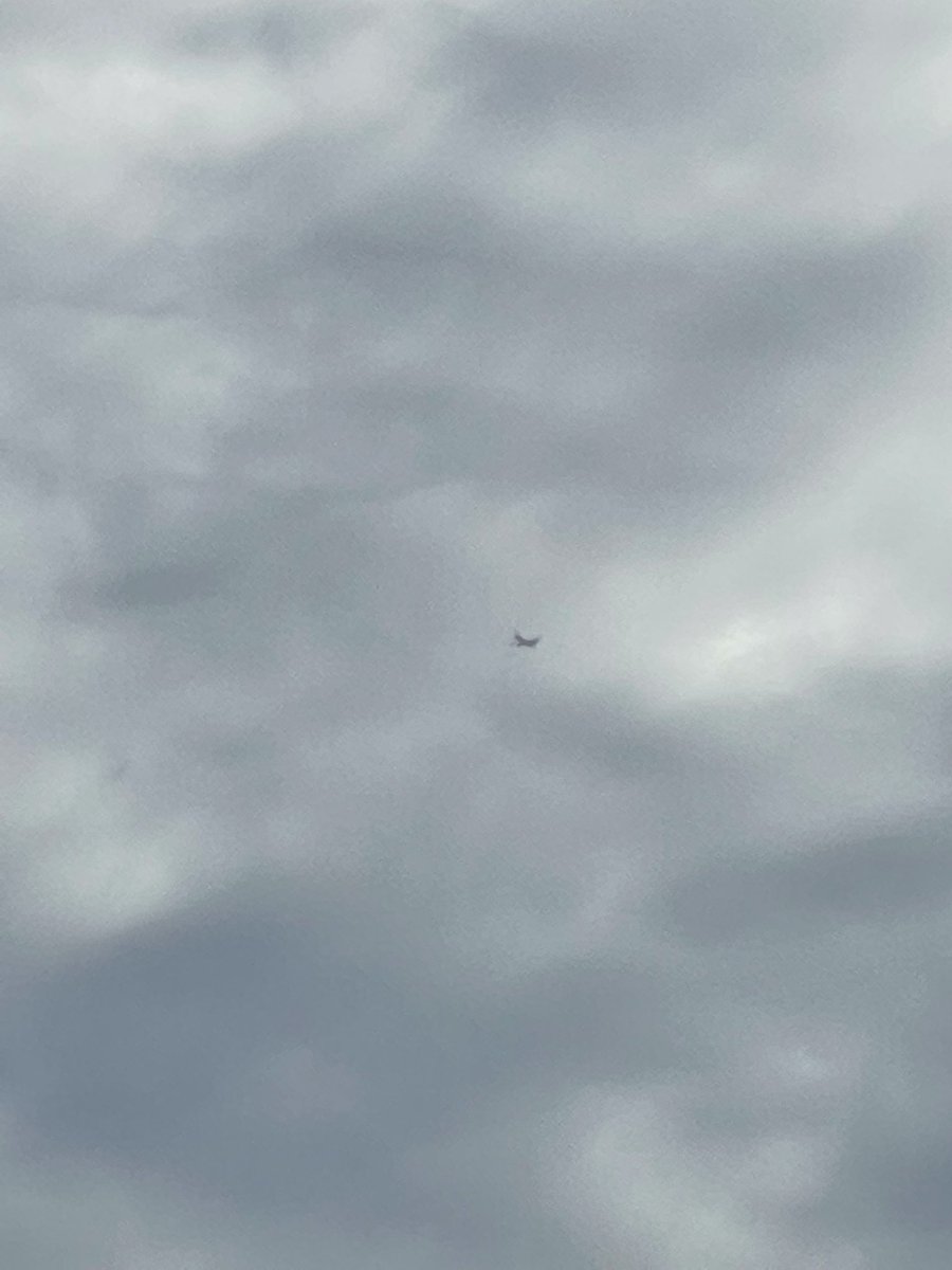 Jtrebs570's tweet photo. Boeing KC-135T Stratotanker flying over Pittsburgh today https://t.co/ieYrqCCBtb