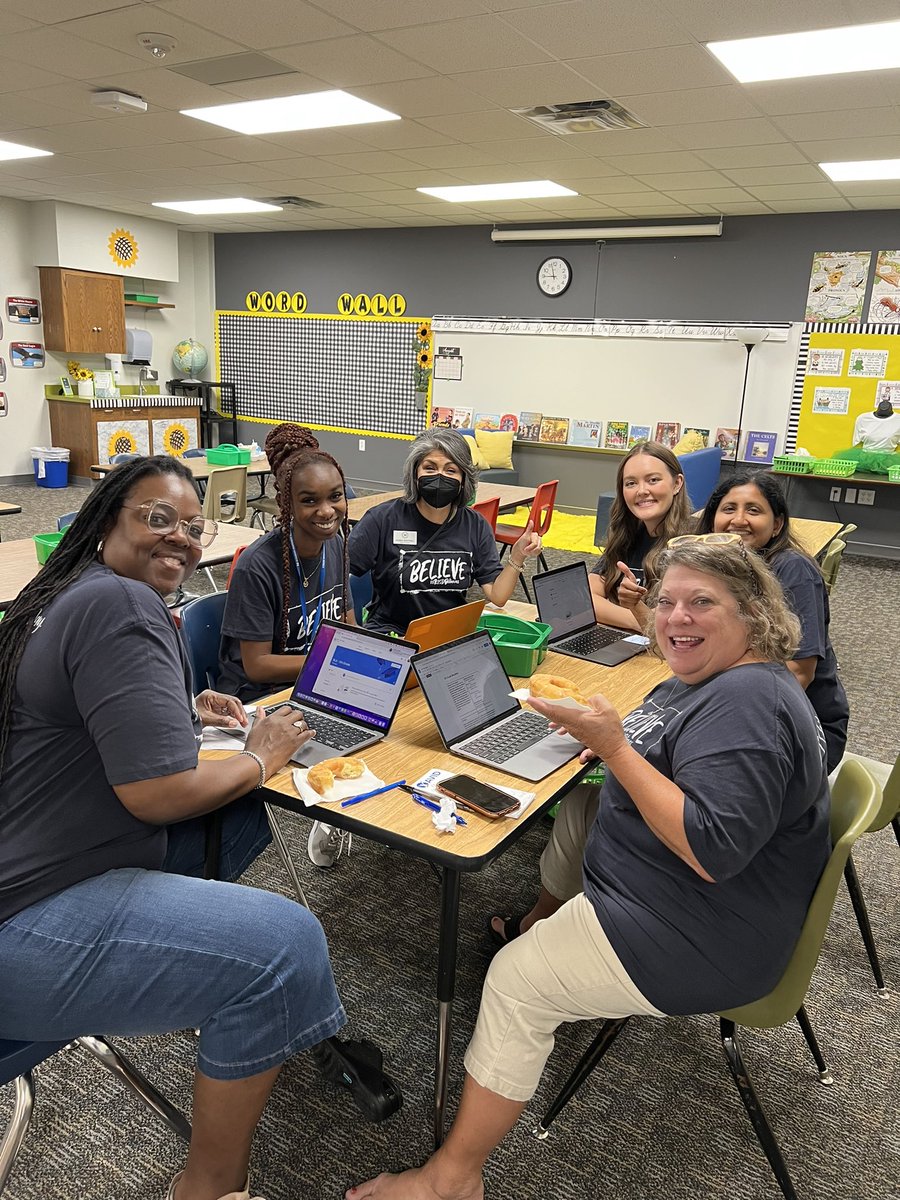 Kerbow_RISD's tweet photo. We are so thankful for RISD school board member, Debbie RenterΓa, who came to Richland and helped deliver donuts & coffee to teachers for the first day. @mrscourtneywood #RISDlitandint #RISD_Soars #TRAinRISD @PharahFrancis @RLERockettes @RLESoars https://t.co/JWVvZxjyg1