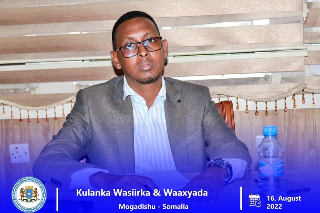 MoEWRSo's tweet photo. Wasiirka Wasaaradda Tamarta iyo Kheyraadka Biyaha  DFS Mudane Jama Taqal ayaa kulan la qaatay hawl-wadeenada Waaxda Tamarta oo uu hormuud u yahay Agaasimaha waaxda Mudane, Xasan Cabdullaahi Isaaq, Hawl-wadeenada mashaariicda iyo madax qeybyada 1/3 https://t.co/2q9bJFHCW3