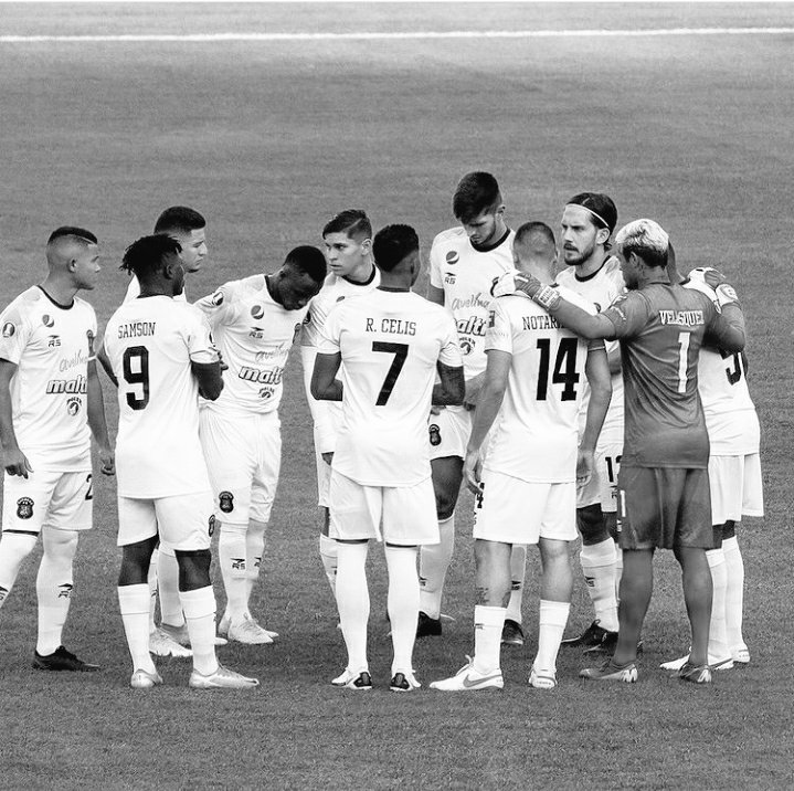klon_perez's tweet photo. A la plantilla del Caracas FC que en 2021 obtuvo el subcampeonato del fútbol venezolano se le deben los premios correspondientes por estar en fase de grupos de la Copa Libertadores 2022.

También están pendientes retroactivos salariales correspondientes a la temporadas 2020-21. https://t.co/1aAaDPJwpo