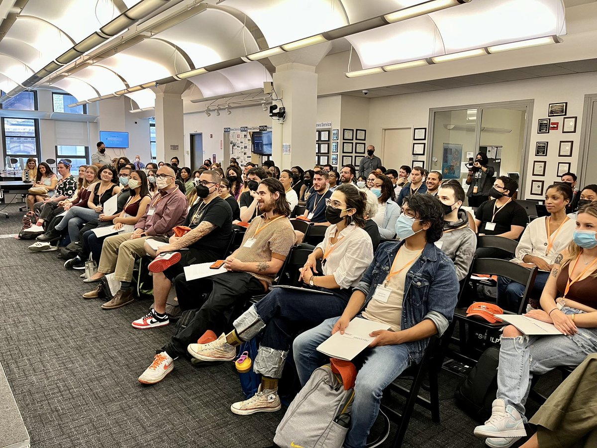 gmochkofsky's tweet photo. The Class of 2023 @newmarkjschool is in the building! First day of orientation for my first class as dean ✨ https://t.co/xBeThVID5H