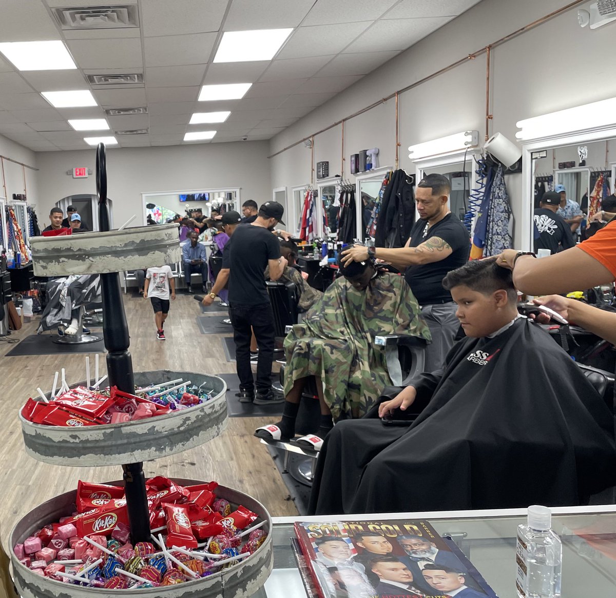 EastHartfordPS's tweet photo. The #EastHartford community coming together to help get our kids ready for school! Yesterday, the barbers at Exclusive Cuts gave free back-to-school haircuts to EHPS students. Great work by our Family Support Specialists to make it a successful event! #EHPSPride https://t.co/BsNQzXj7Ny