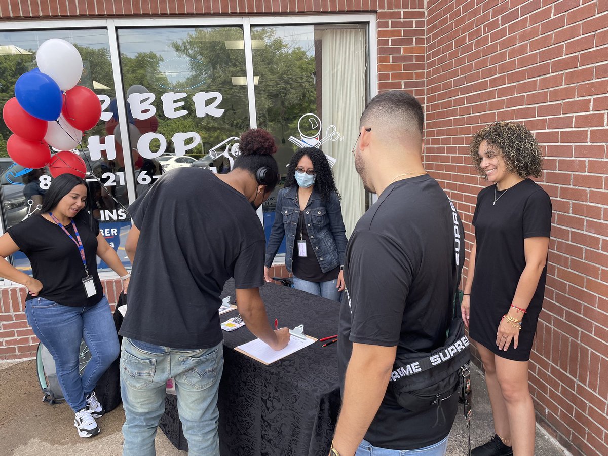 EastHartfordPS's tweet photo. The #EastHartford community coming together to help get our kids ready for school! Yesterday, the barbers at Exclusive Cuts gave free back-to-school haircuts to EHPS students. Great work by our Family Support Specialists to make it a successful event! #EHPSPride https://t.co/BsNQzXj7Ny