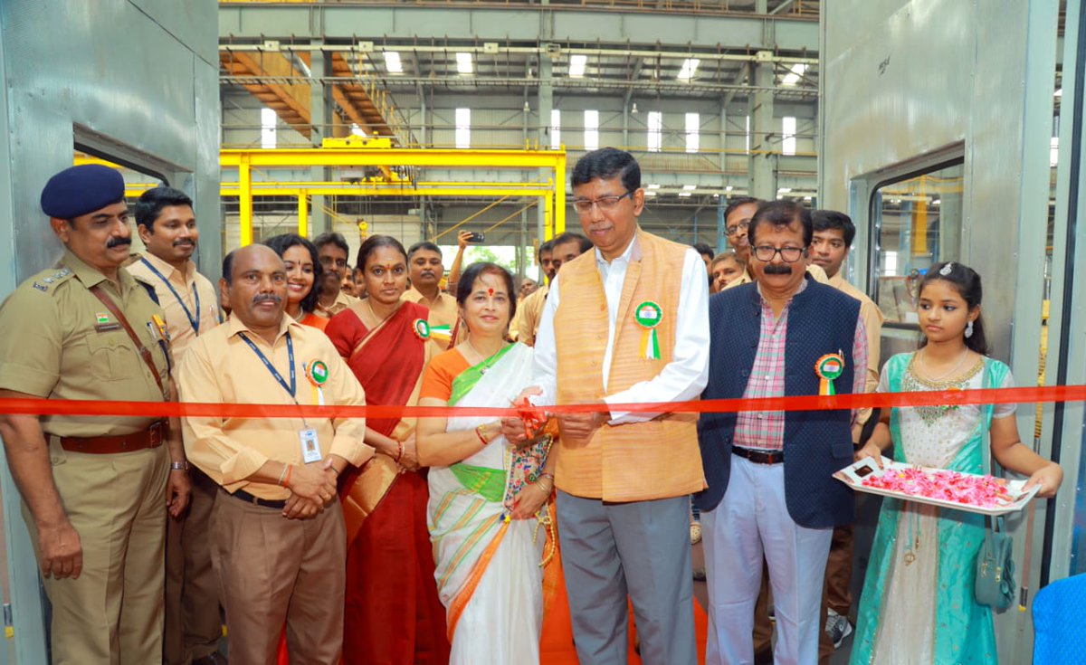 cmdbeml's tweet photo. 'Atmanirbhar Bharat': Inauguration of Automatic Axle Test Rig facility for testing of indigenous axles of High mobility vehicle by CMD, BEML at BEML, Palakkad Complex on Independence day. Kudos to team Pallakad. https://t.co/d9TN29aIY4