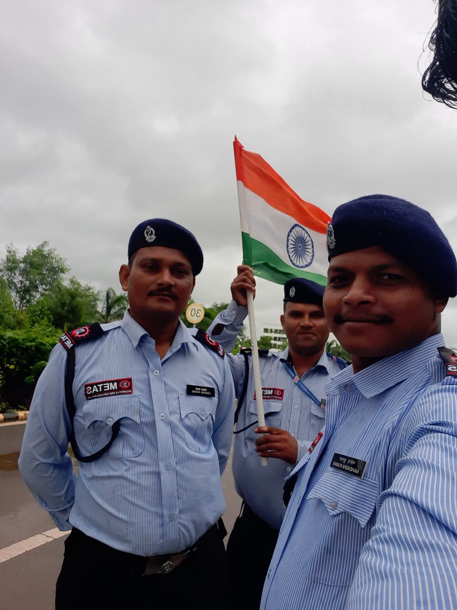 iimraipur's tweet photo. On the occasion of 76th Independence Day, the Media and PR Committee organized the #SelfieWithTiranga campaign, the Students Affair Committee organized a procession to the village, Tendua.
#AzadiKaAmritMahotsav #75yearsofIndependence #IndepedenceDay #IIMRaipur #PanthersDen https://t.co/s5GvmlHbrY