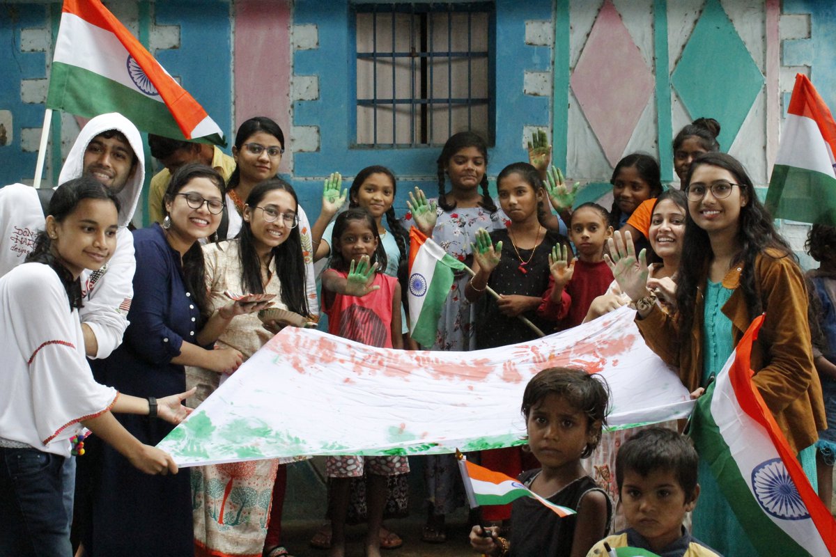 iimraipur's tweet photo. On the occasion of 76th Independence Day, the Media and PR Committee organized the #SelfieWithTiranga campaign, the Students Affair Committee organized a procession to the village, Tendua.
#AzadiKaAmritMahotsav #75yearsofIndependence #IndepedenceDay #IIMRaipur #PanthersDen https://t.co/s5GvmlHbrY