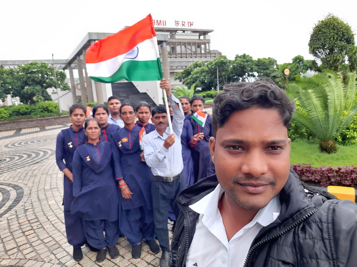iimraipur's tweet photo. On the occasion of 76th Independence Day, the Media and PR Committee organized the #SelfieWithTiranga campaign, the Students Affair Committee organized a procession to the village, Tendua.
#AzadiKaAmritMahotsav #75yearsofIndependence #IndepedenceDay #IIMRaipur #PanthersDen https://t.co/s5GvmlHbrY