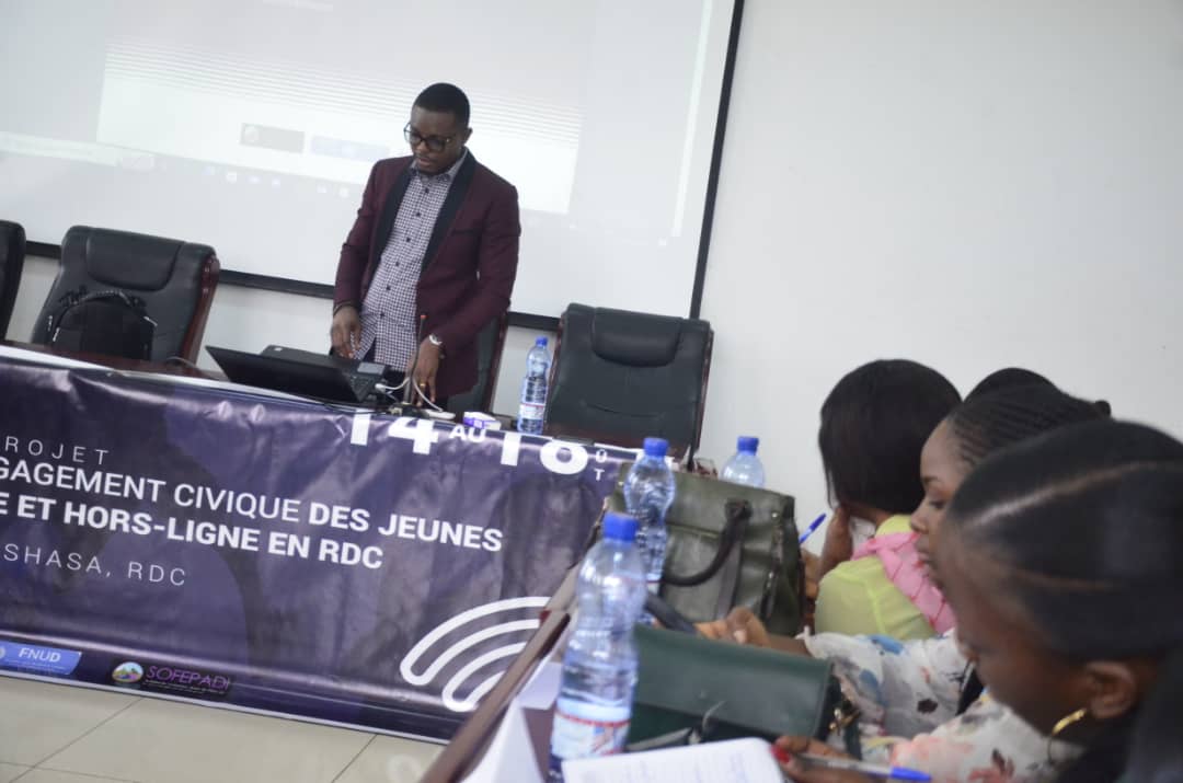 patricia_mwani's tweet photo. 16 Août 2022 ,deuxième journée de l'atelier de formation sur le digital pour renforcer les capacités des femmes sur les notions du numérique.#muasi digitale https://t.co/bcVWS8FJXT