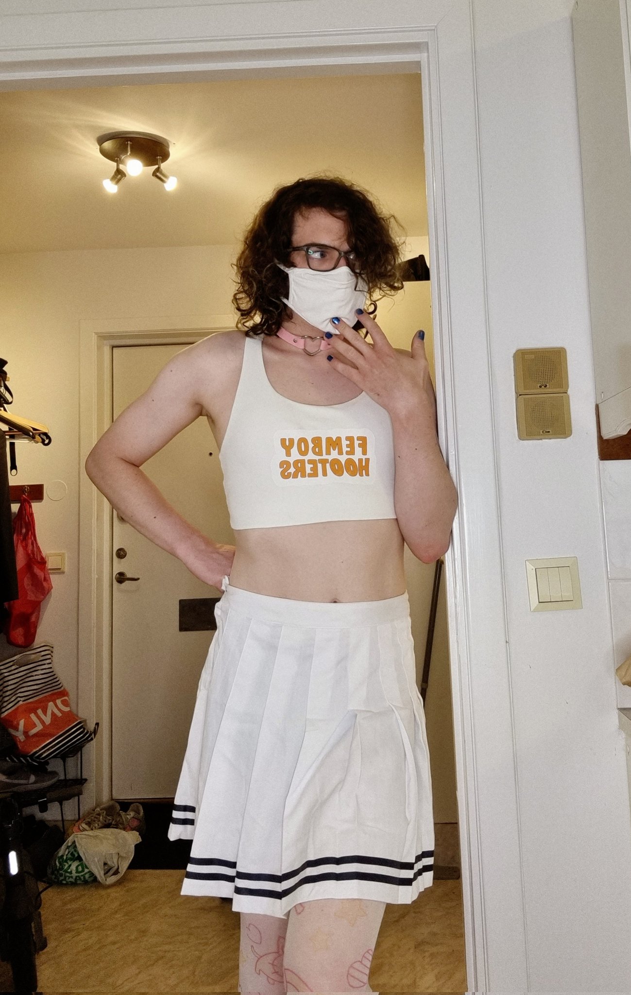 ozzyuwu on X: I put on some nail polish so my nails can be pretty while I  work maintenance 😌 Femboy t.cojWhrewyb8E  X