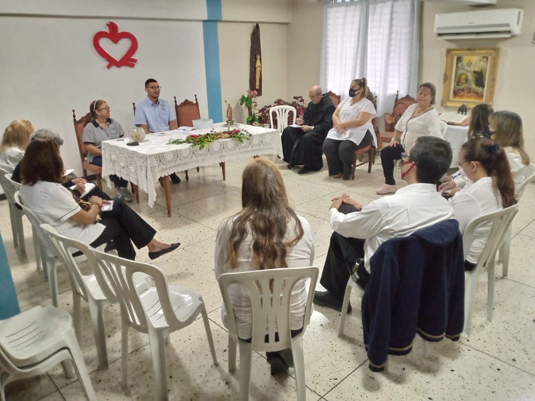 fsarvenezuela's tweet photo. #7agosto Visita del Consejo Nacional de Fsarvenezuela a las fraternidades de Barquisimeto.
#FsarVenezuela #AgustinosRecoletosSeglares
#SoyFSAR #SoyOAR
#AgustinosRecoletos #FSAR #Barquisimeto https://t.co/4V3RgHbYGv