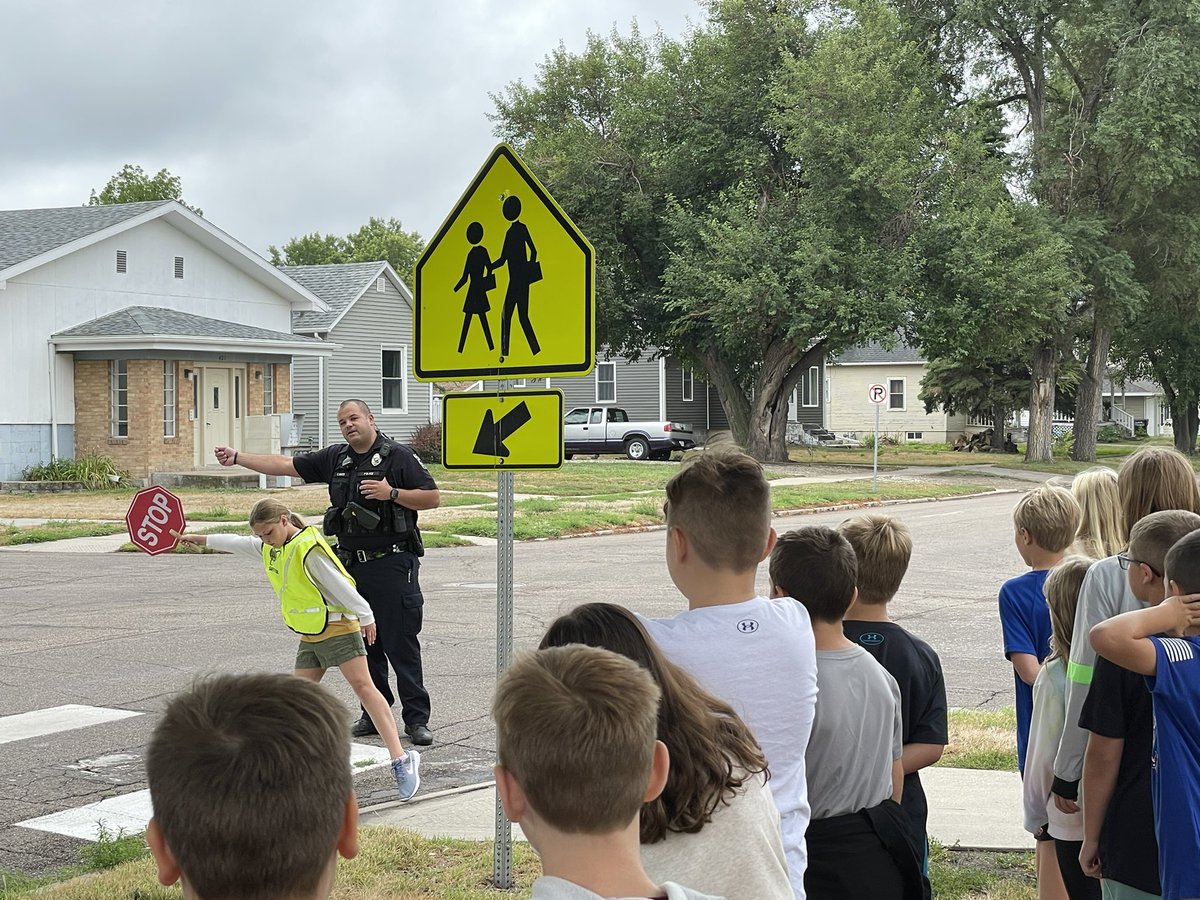 mrskkmitchell's tweet photo. 🛑Thank you, Officer Bauer, for training our Safety Patrol students @NPSLincoln! #npspanthers @npspanthers https://t.co/OdHGPAma0v