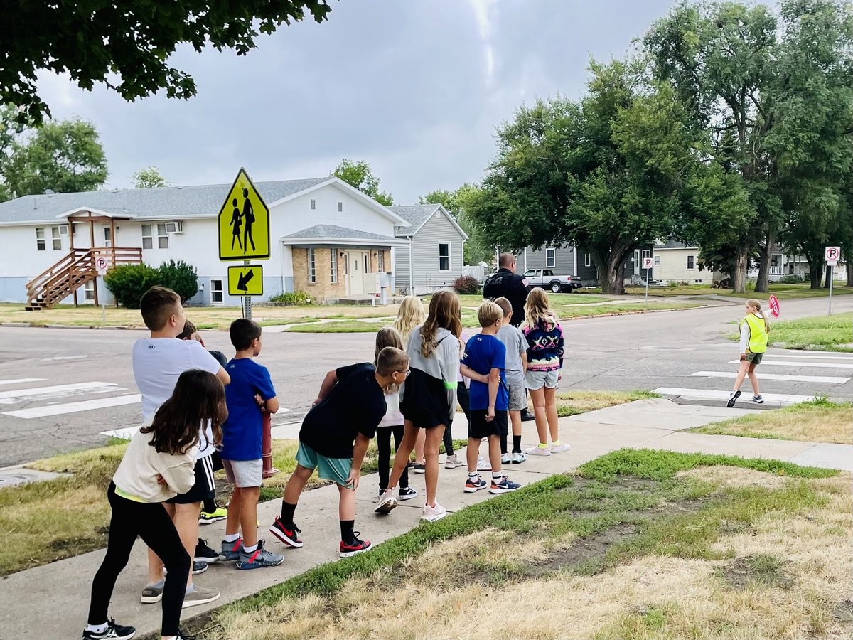 mrskkmitchell's tweet photo. 🛑Thank you, Officer Bauer, for training our Safety Patrol students @NPSLincoln! #npspanthers @npspanthers https://t.co/OdHGPAma0v