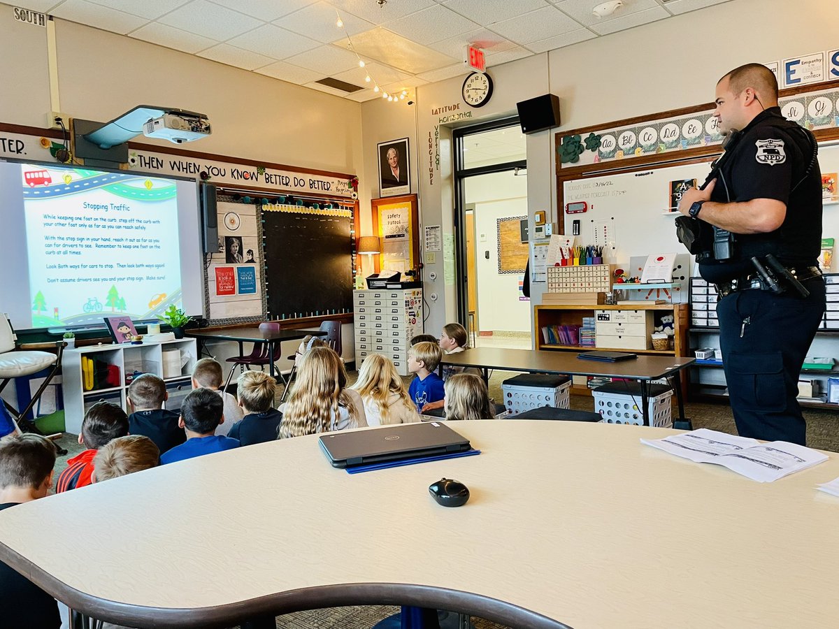 mrskkmitchell's tweet photo. 🛑Thank you, Officer Bauer, for training our Safety Patrol students @NPSLincoln! #npspanthers @npspanthers https://t.co/OdHGPAma0v