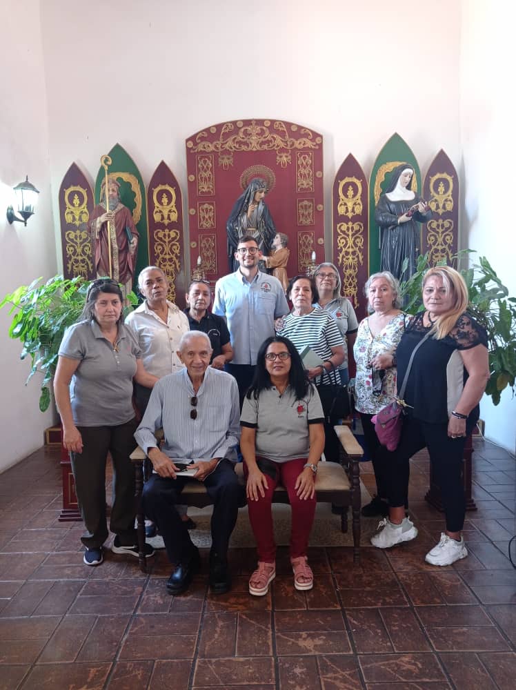 fsarvenezuela's tweet photo. #27julio Visita a los hermanos de Coro, el día de hoy, una reunión llena de emoción y alegría, después de tanto tiempo volvernos a encontrar y ver en ellos el gran ejemplo que nos dan.
#FsarVenezuela #AgustinosRecoletosSeglares
#SoyFSAR #SoyOAR
#AgustinosRecoletos #FSAR #Coro https://t.co/WbPs6RzP3H