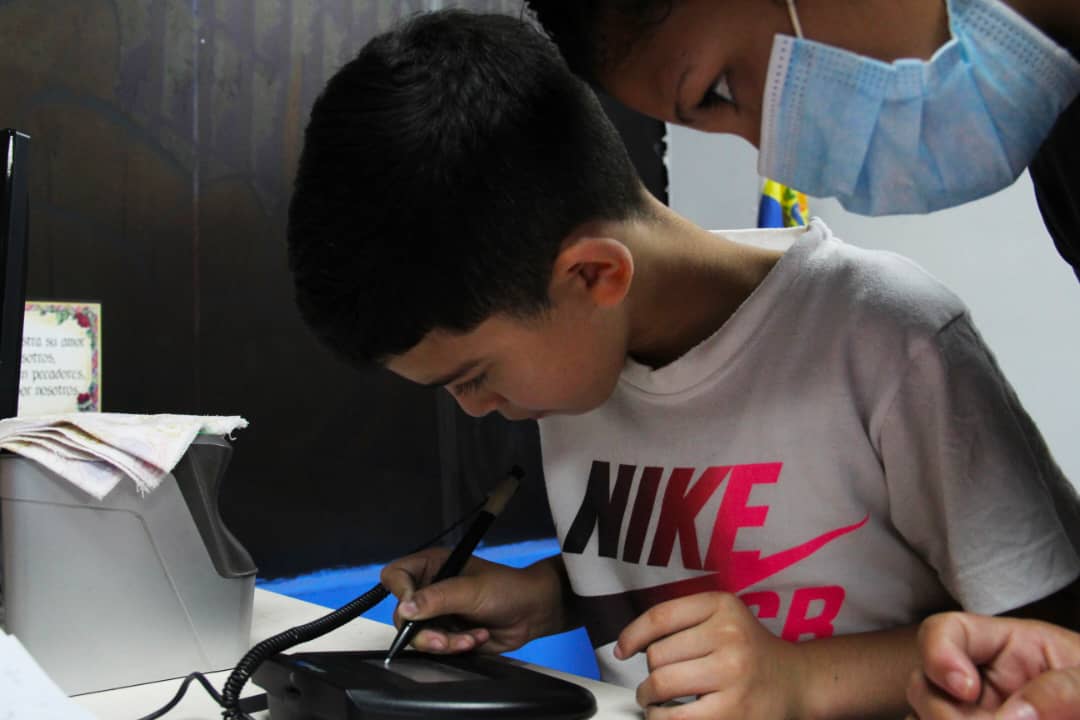 MijpVzla's tweet photo. #Enterate| Más de 90 oficinas de  @VenezuelaSaime en todo el territorio nacional, se encuentran operativas para la emisión de la cédula de identidad por primera vez para los niños, niñas y adolescentes de nuestra patria. #MaestrosYObrerosDeLaPatria https://t.co/395Kl2udOV