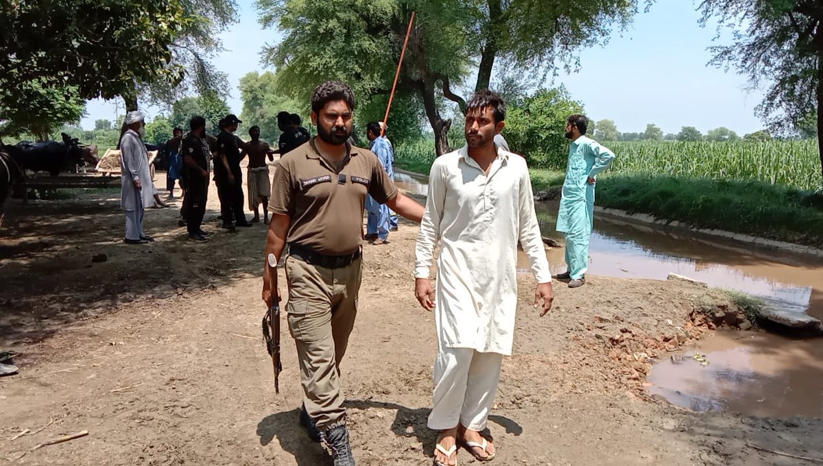 MEPCOVehari1's tweet photo. On the occasion Superintendenting Engineer MEPCO Circle Vehari Engr Sajid Hussain Gondal and XEN MEPCO Division Vehari Fayyaz Hussain Khokhar said #Operation #Rahay #Rast has been initiated against Electricity Stealers. 2/2 @AmjadHafeez19 @MoWP15 @MepcoA https://t.co/cKuFE5ma0F