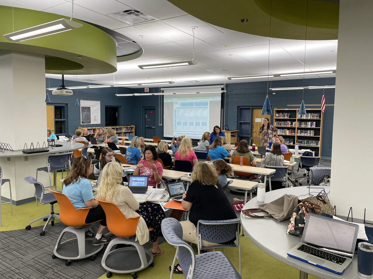 KetteringLearns's tweet photo. Teachers and staff are leaning into @KCSPortraitGrad attributes #lifelonglearners and #engagedcollaborators during professional development today. #WeAreFirebirds #ProfessionalEducators https://t.co/R1Evt42XxN