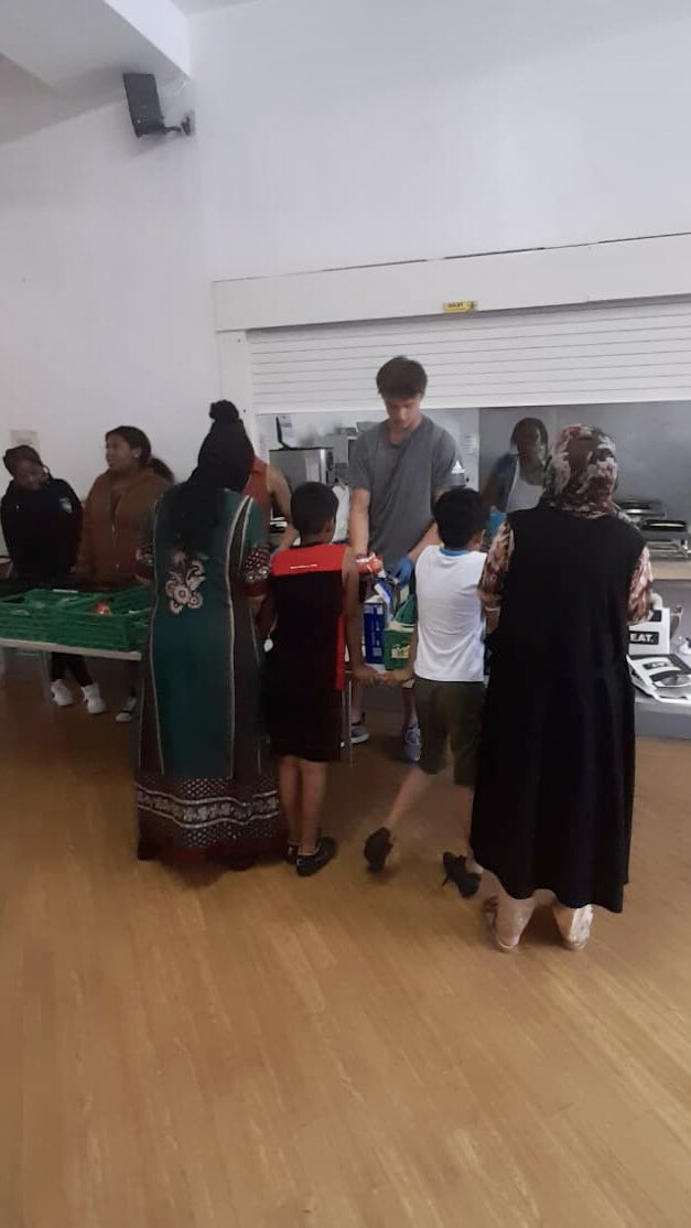 Currently we are providing Holiday Lunches for children &amp; young people aged 4-16 twice a week. To access lunches next week (23 &amp; 26 Aug), please register your child at #FoodShare on Saturday 19 August. <a href="/LeedsCofE/">Diocese of Leeds</a> 

Thank you to our wonderful volunteers, including … 1/2