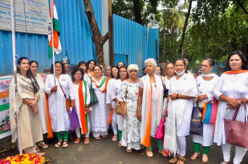 Tejasvee15's tweet photo. We celebrated the 75th year of our Independence by hoisting our Tricolour in Ward Nos. 1 & 7
#Amruthammahotsav #HappyIndependenceDay
#bmcward1Update #GanpatPatilNagar #iccolony #kandarpada #Shivsena @AUThackeray @OfficeofUT @a_vghosalkar @PotnisVilas https://t.co/wESw6KOYqG