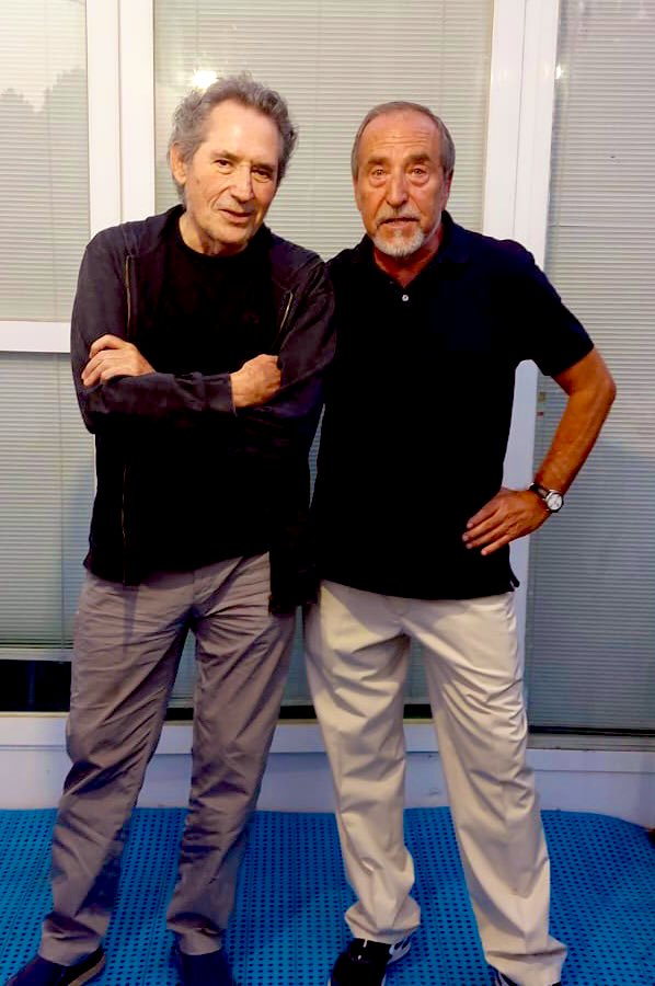 LOS VIEJOS #ROCKEROS NUNCA MUEREN #MIGUELRÍOS #JUANBARRANCO “Buenas noches, bienvenidos
Hijos del rock and roll Os saludan los aliados de la noche … Vuestro impulso nos hará seres eléctricos” en La Adrada (Ávila) <a href="/AYTOLAADRADA/">Ayuntamiento de La Adrada</a>